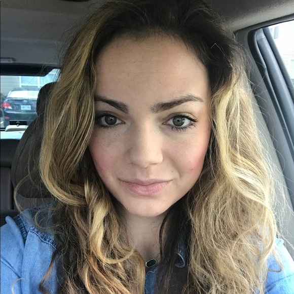 Meet your Posher, Adrienne - Picture 2 of 4